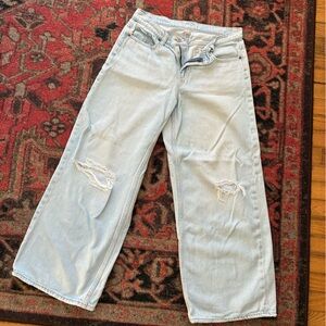 Old Navy Mid-Rise Baggy Wide Leg
Light Wash Distressed